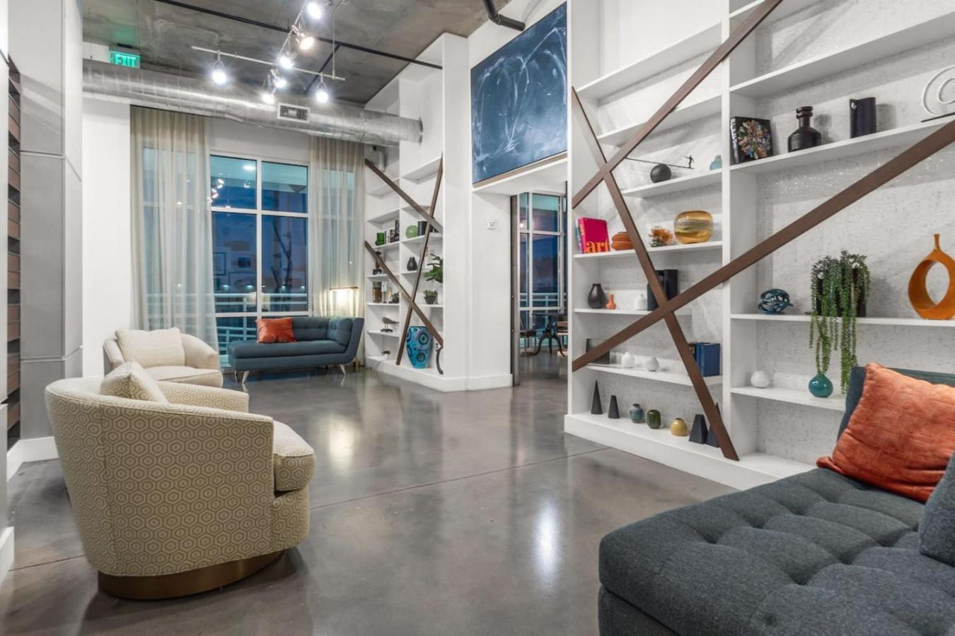 Modern 2 Bed Getaway Steps From Tropicana Field Сент-Питерсберг Экстерьер фото