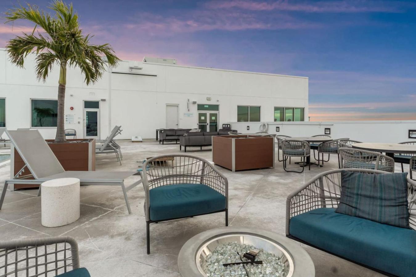 Modern 2 Bed Getaway Steps From Tropicana Field Сент-Питерсберг Экстерьер фото