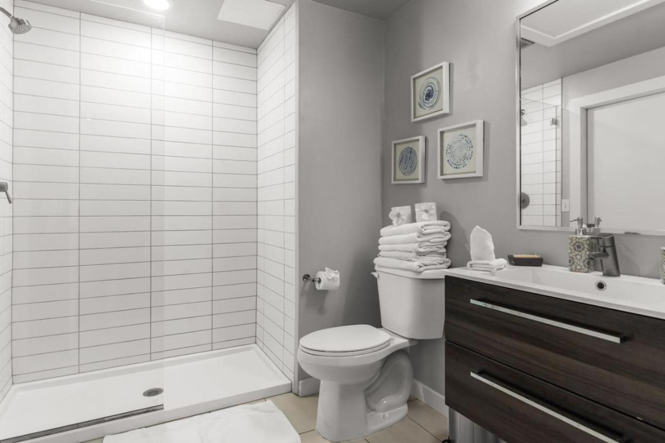 Modern 2 Bed Getaway Steps From Tropicana Field Сент-Питерсберг Экстерьер фото