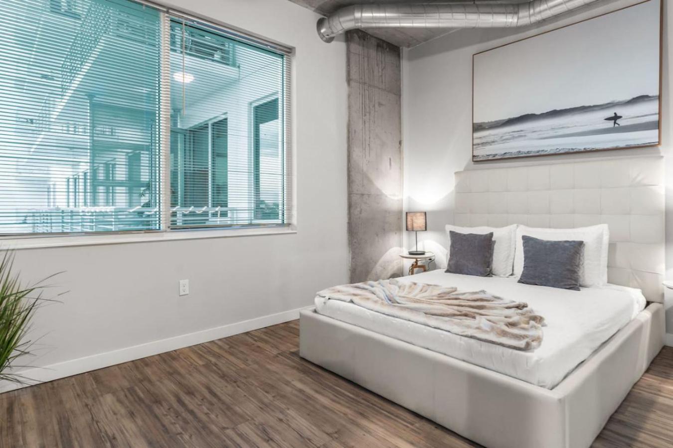 Modern 2 Bed Getaway Steps From Tropicana Field Сент-Питерсберг Экстерьер фото