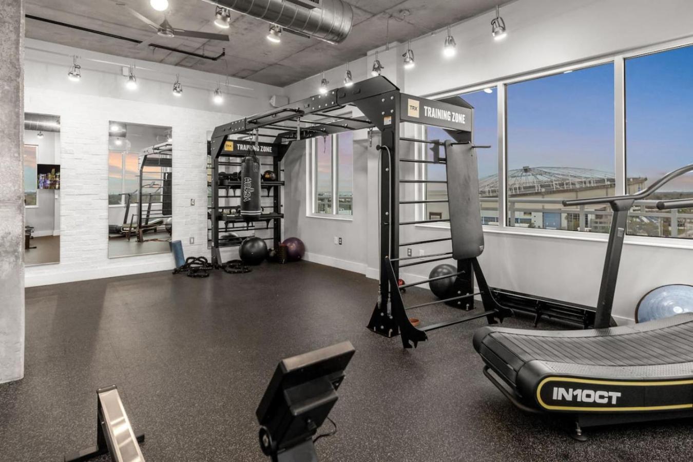 Modern 2 Bed Getaway Steps From Tropicana Field Сент-Питерсберг Экстерьер фото