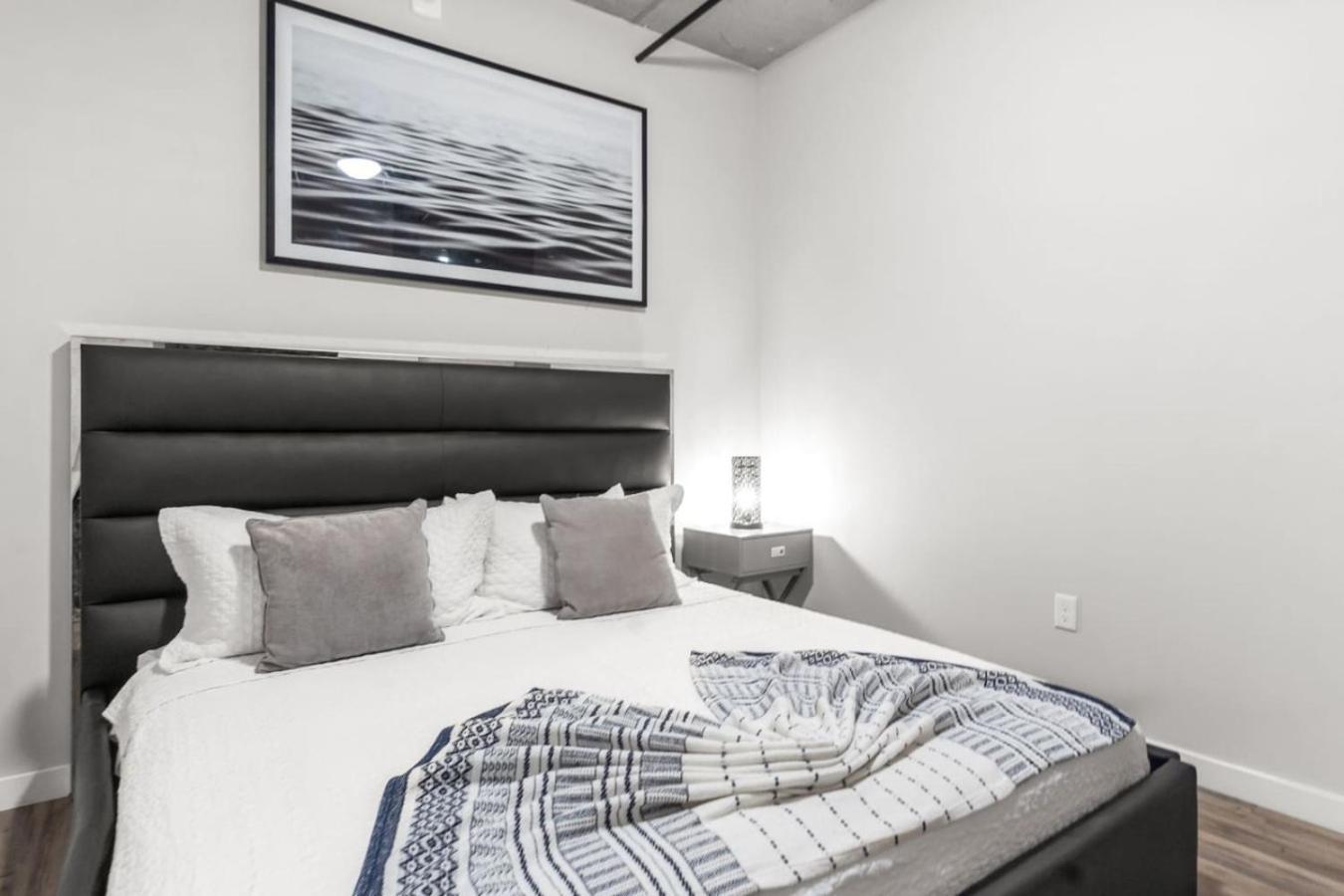Modern 2 Bed Getaway Steps From Tropicana Field Сент-Питерсберг Экстерьер фото