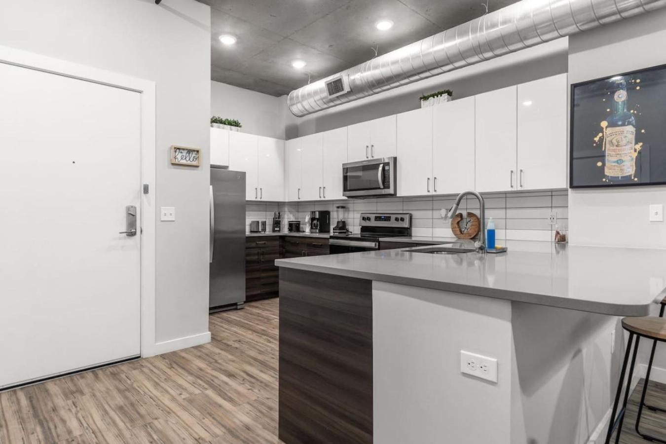 Modern 2 Bed Getaway Steps From Tropicana Field Сент-Питерсберг Экстерьер фото