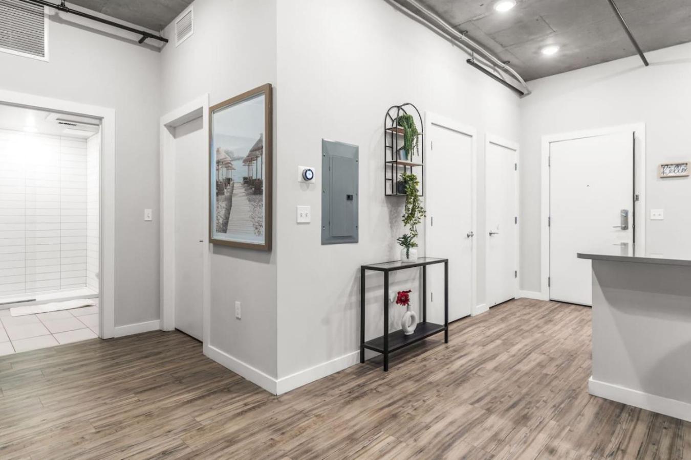 Modern 2 Bed Getaway Steps From Tropicana Field Сент-Питерсберг Экстерьер фото