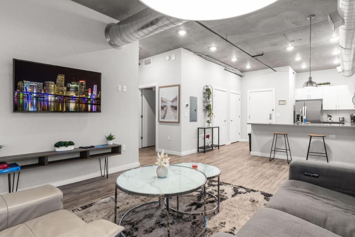 Modern 2 Bed Getaway Steps From Tropicana Field Сент-Питерсберг Экстерьер фото